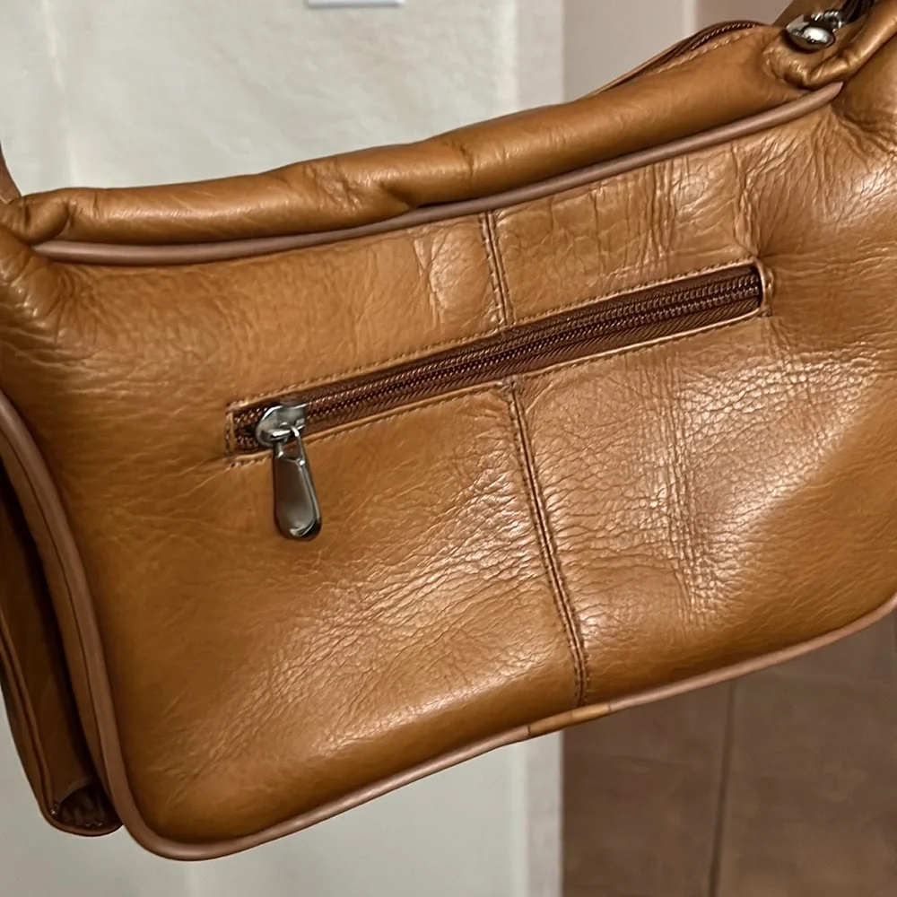 Cabela’s Columbia’s leather natural tan small bag